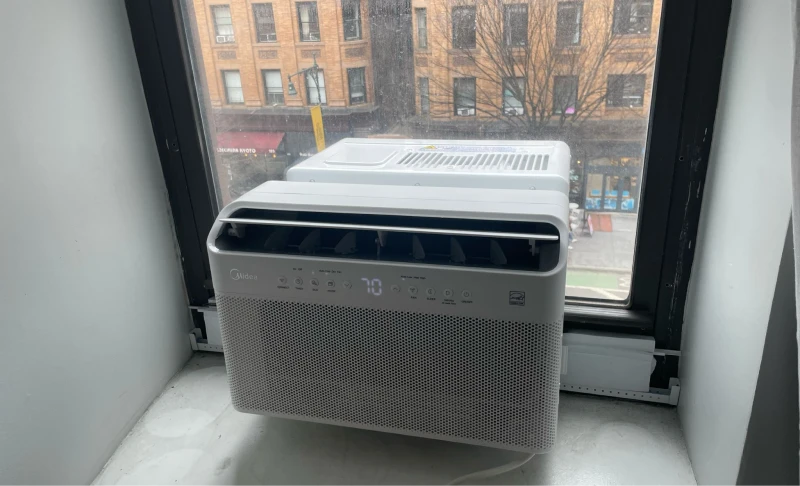Window air conditioning unit installed in an apartment window